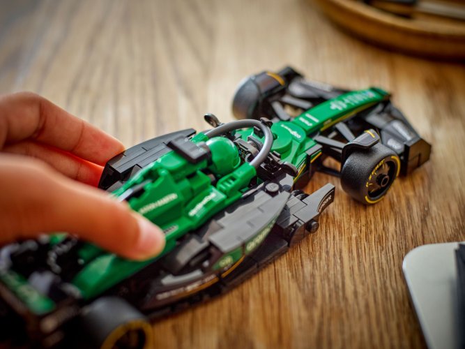 LEGO® Speed Champions 77245 Carro de Corrida Aston Martin Aramco F1® AMR24