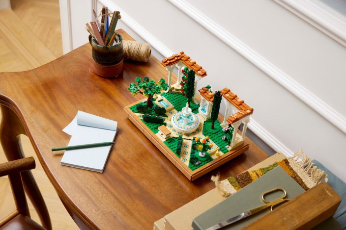 LEGO® Icons 10359 Jardim com Fonte