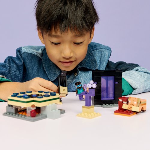 LEGO® Minecraft 21584 Voyage à travers les Portails du Nether et de l’Ender