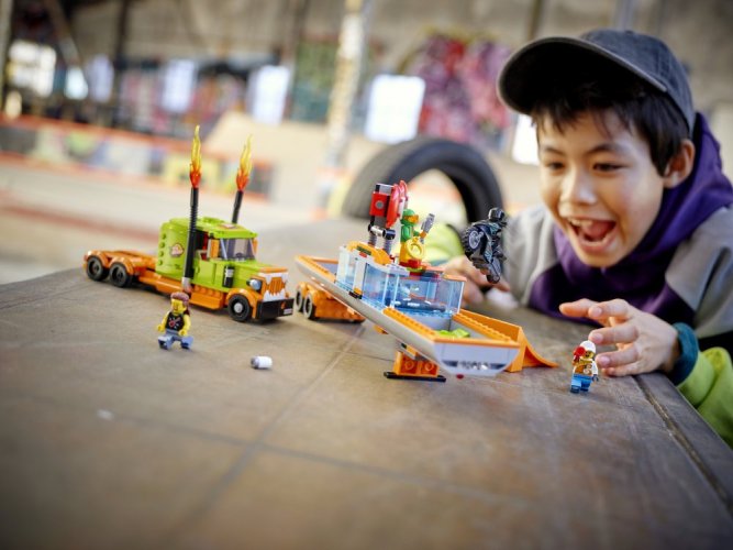 LEGO® City 60294 Kaskadérsky nákladiak