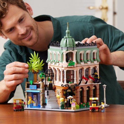 LEGO® Icons 10297 Boutique Hotel