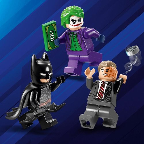 LEGO® DC Batman™ 76303 Batman™ Tumbler vs. Kétarc™ és Joker™