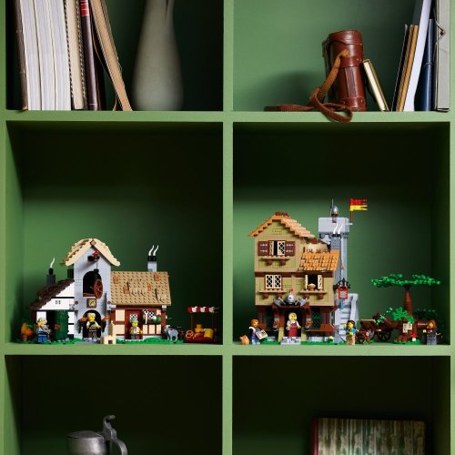 LEGO® Icons 10332 Piazza della città medievale