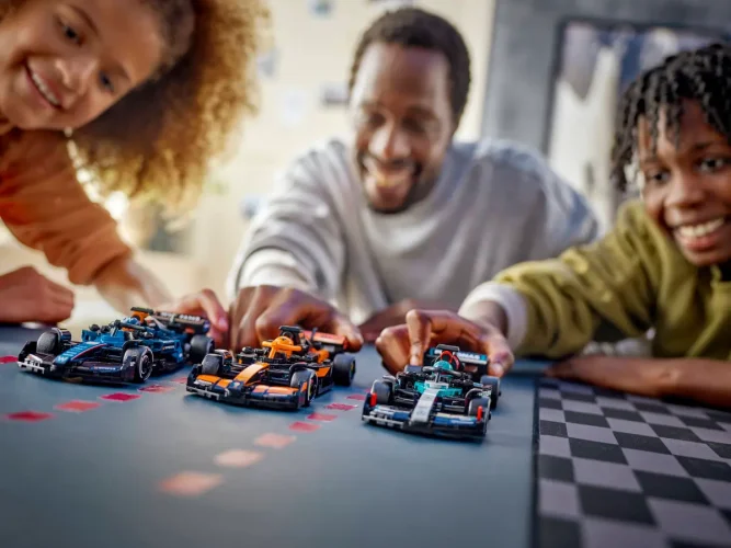 LEGO® Speed Champions 77251 Závodní auto McLaren F1® Team MCL38