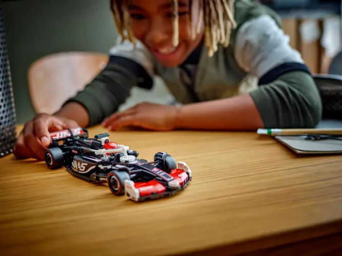 LEGO® Speed Champions 77250 MoneyGram Haas F1® Team VF-24 racewagen