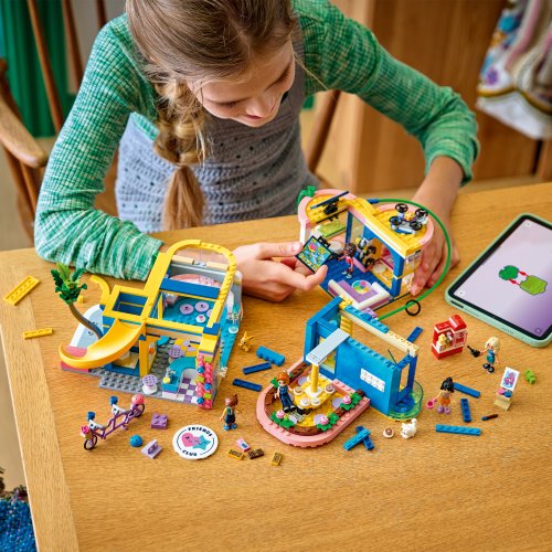 LEGO® Friends 42689 Heartlake City clubhuis