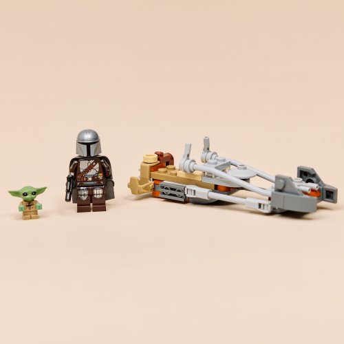 LEGO® Star Wars TM 75436 Der Mandalorianer und Grogu auf ihrem Speeder Bike™