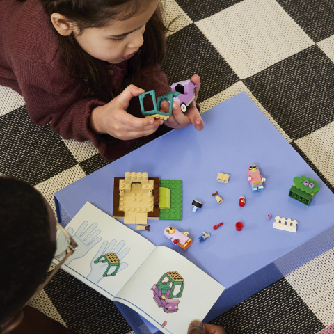 LEGO® Bluey 11216 As Avozinhas com a Bingo e a Bluey
