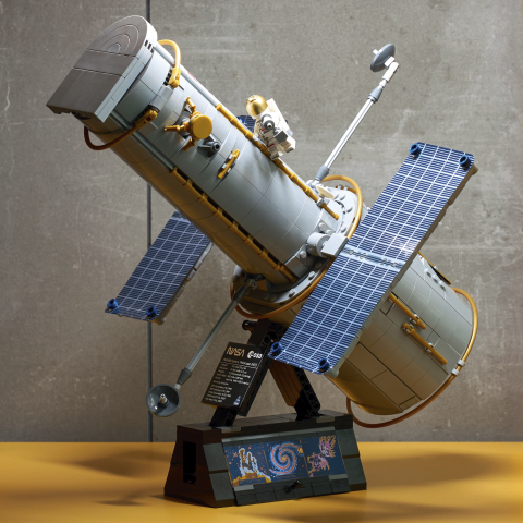 LEGO® Icons 11382 Telescópio Espacial Hubble