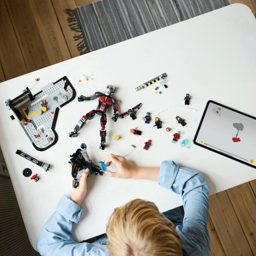 LEGO® Marvel 76314 Amerika Kapitány: Polgárháború csatajelenet