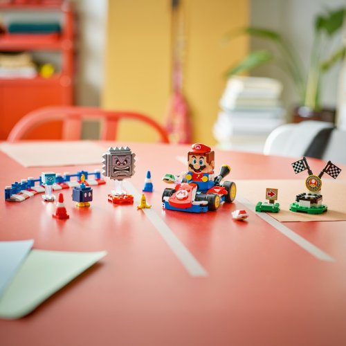 LEGO® Super Mario 72043 Mario Kart™ – Interaktiver LEGO® Mario™ & Standard-Kart