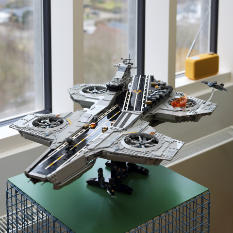 LEGO® Super Heroes 76354 S.H.I.E.L.D. Helicarrier