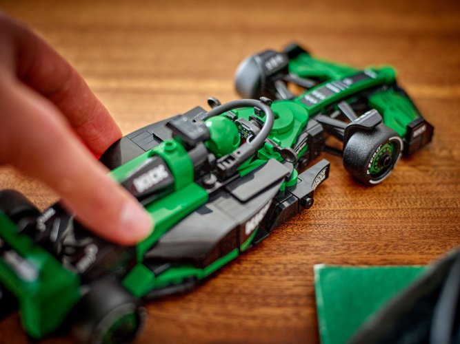 LEGO® Speed Champions 77247 Carro de Corrida KICK Sauber F1® Team C44