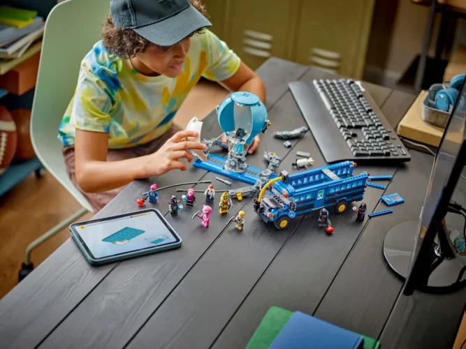 LEGO® Fortnite® 77073 Battle Bus