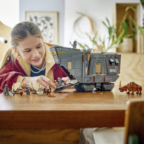 LEGO® Star Wars TM 75453 Le Sandcrawler™ d'Offworld et le Mudhorn