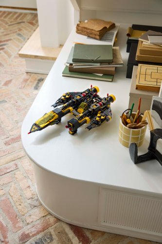 LEGO® Icons 10355 Le Blacktron Renegade