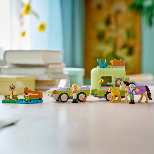 LEGO® Friends 42695 Trailer met paard en veulen