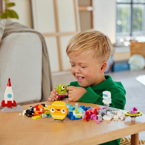 LEGO® Classic 11037 Kreatywne planety