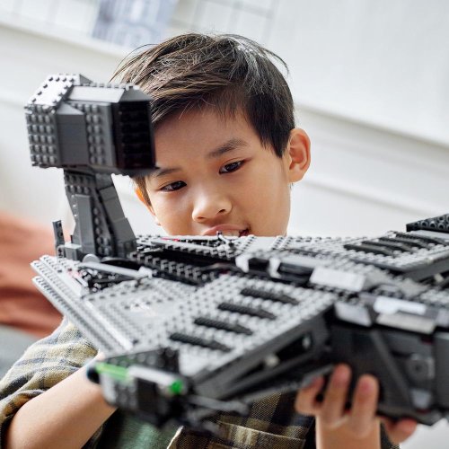 LEGO® Star Wars™ 75323 The Justifier™