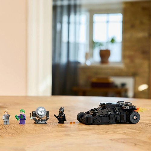 LEGO® DC Batman™ 76303 Batman™ Tumbler vs. Kétarc™ és Joker™