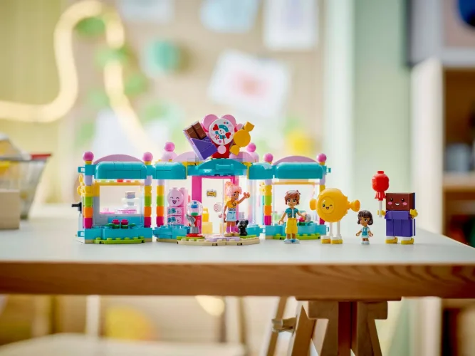 LEGO® Friends 42649 Negozio di dolciumi di Heartlake City