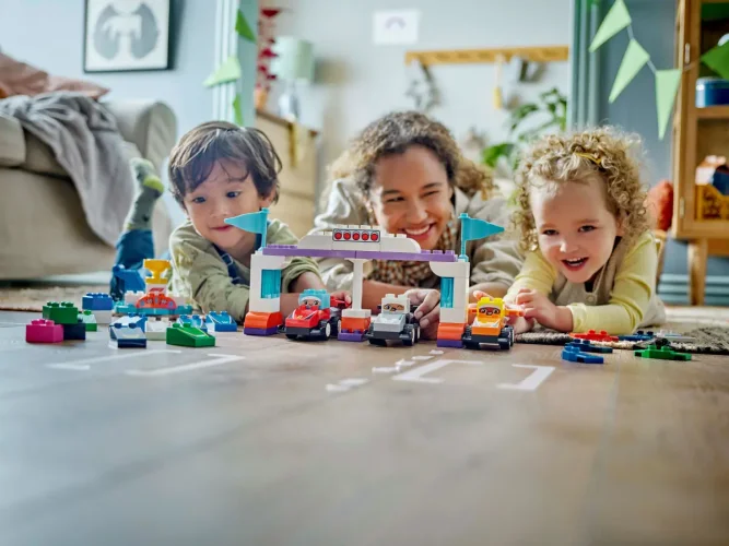 LEGO® DUPLO® 10445 F1® Team Rennautos mit Rennfahrern