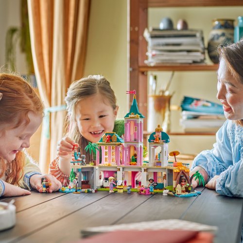 LEGO® │ Disney 43267 Hercegnőkastély és a hercegnők állatkái