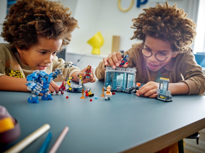 LEGO® Marvel 76315 Laboratorium Iron Mana: Zbrojownia