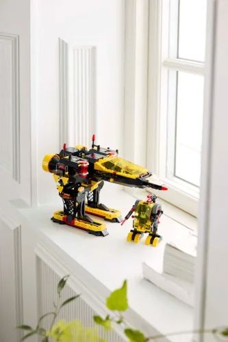 LEGO® Icons 10355 Le Blacktron Renegade