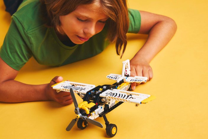 LEGO® Technic™ 42198 Propellerflugzeug