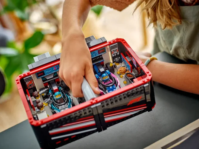 LEGO® City 60444 F1® garage met Mercedes-AMG en Alpine auto's