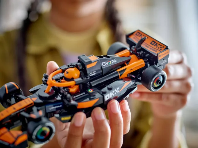 LEGO® Speed Champions 77251 Závodní auto McLaren F1® Team MCL38