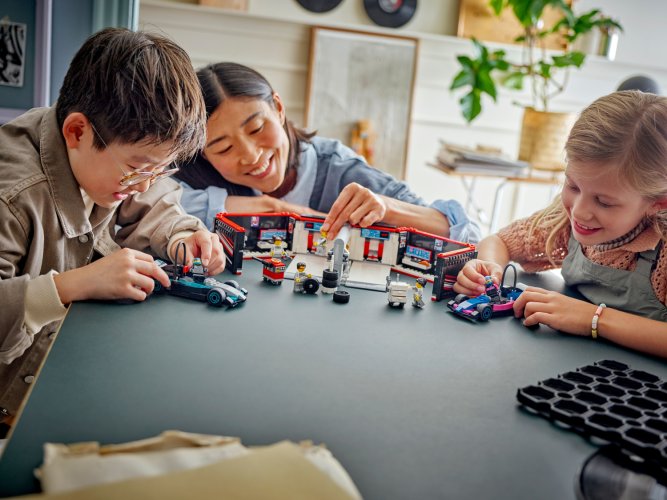 LEGO® City 60444 F1® garage met Mercedes-AMG en Alpine auto's
