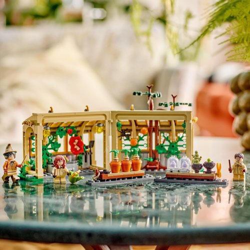 LEGO Harry Potter 76445 Bradavický hrad: Hodina bylinkářství