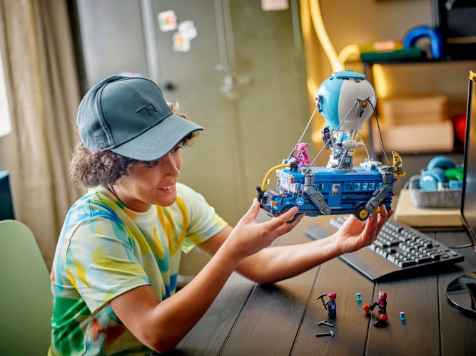 LEGO® Fortnite® 77073 Battle Bus