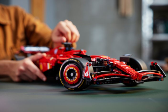 LEGO® Technic™ 42207 Monoposto F1 Ferrari SF-24
