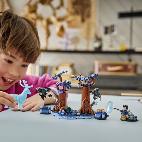 LEGO® Harry Potter™ 76475 A Tiltott Rengeteg: Expecto Patronum