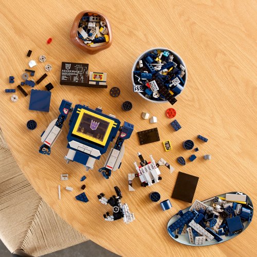 LEGO® Icons 10358 Transformers: Soundwave