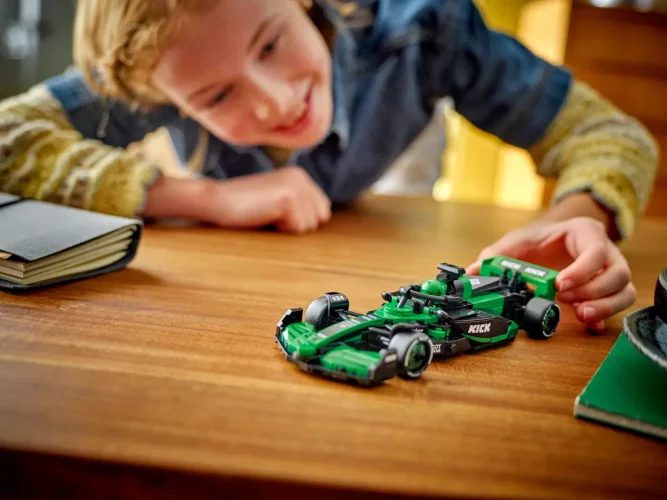 LEGO® Speed Champions 77247 Carro de Corrida KICK Sauber F1® Team C44