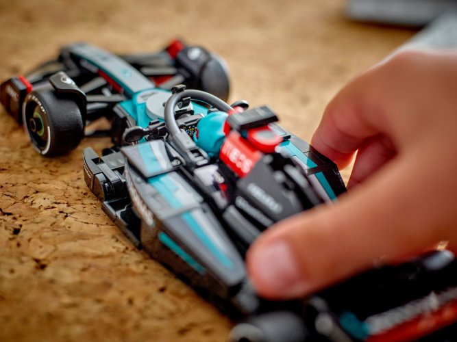 LEGO® Speed Champions 77244 Závodní auto Mercedes-AMG F1® W15