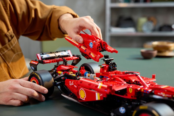 LEGO® Technic™ 42207 Monoposto F1 Ferrari SF-24
