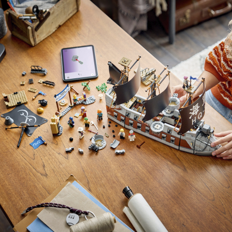 LEGO® ONE PIECE 75646 Le navire de la marine de Garp