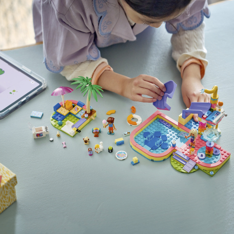 LEGO® Friends 42676 Fun Water Park Day