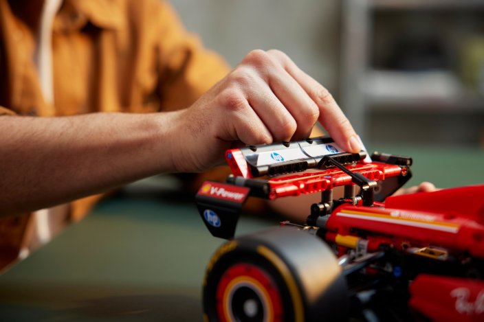 LEGO® Technic™ 42207 Monoposto F1 Ferrari SF-24