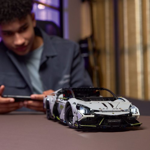LEGO® Technic 42214 Lamborghini Revuelto supersportwagen
