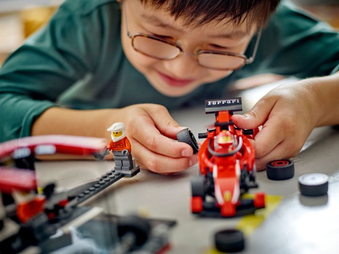 LEGO® City 60443 F1® Boxenstopp mit Boxencrew und Ferrari Flitzer