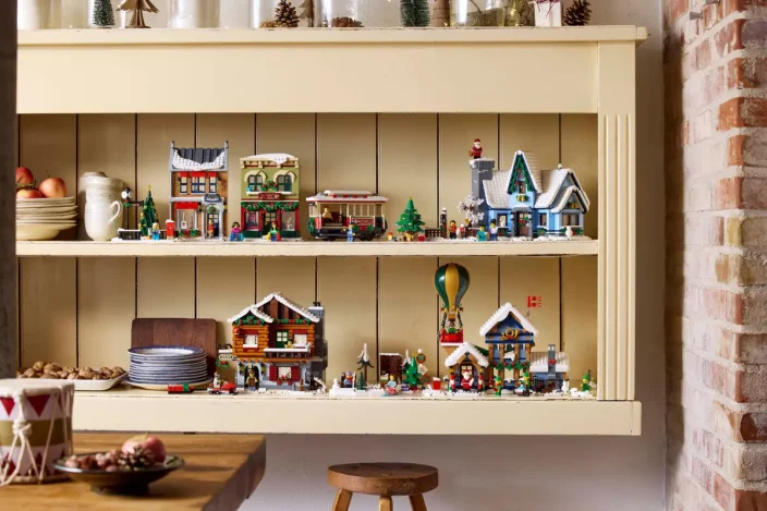 LEGO® Icons 10339 Le bureau de poste du Père Noël