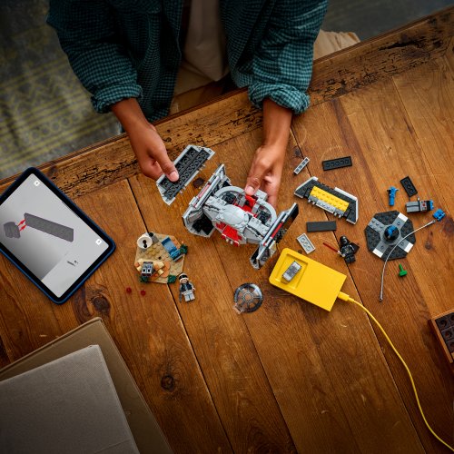 LEGO® Star Wars TM 75421 SMART Play™ : le TIE Fighter™ de Dark Vador