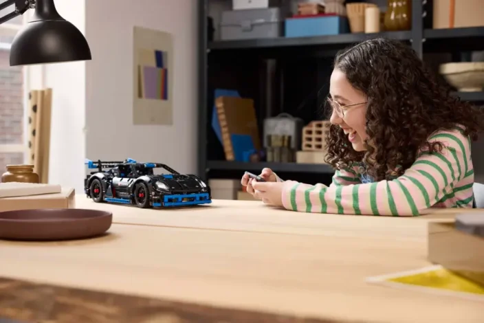 LEGO® Technic™ 42176 Pretekárske auto Porsche GT4 e-Performance