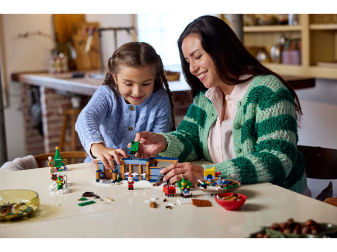 LEGO® Icons 10339 Le bureau de poste du Père Noël